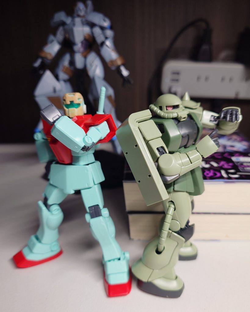 元になった2機。ポーズはプリ◯ュアのお二方。