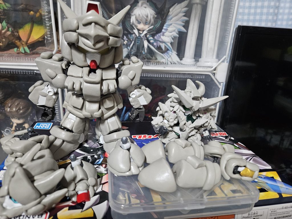 加工前の写真が残ってました。重騎士ガンダムGP02、聖機兵ガンレックス、ヘビメタガンダム。