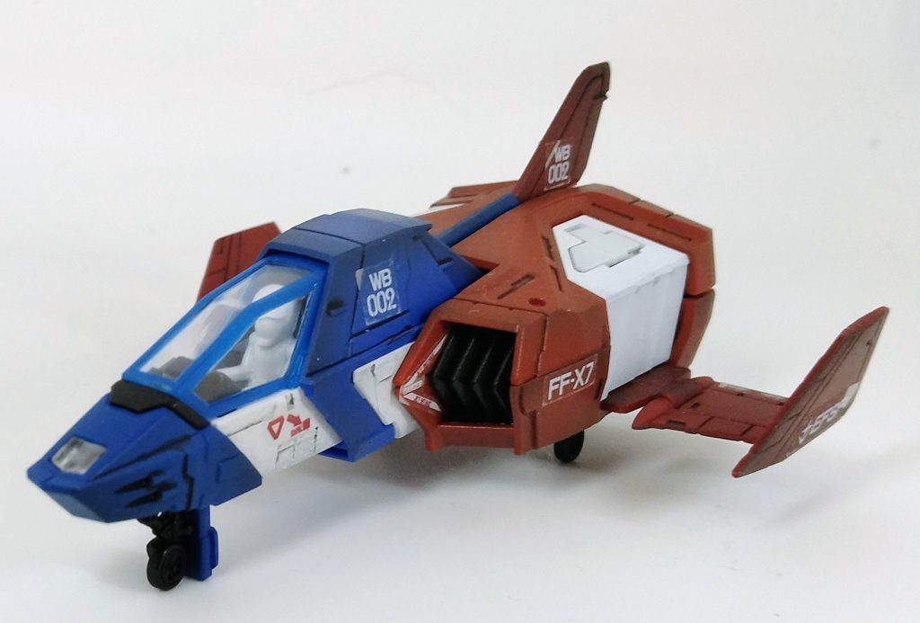 コア・ファイターも別で一機付属するので、本体と並べて飾れます。