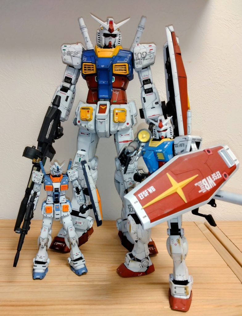 RG、MG、PGと並べてみました。MGと比べると、サイズ感伝わると思います。今年はこれが最後の投稿になると思います！今年も模活お疲れ様でした。来年も素敵な作品を作りましょう。