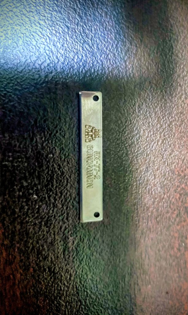 作品名：銘板試作<p>ガンキャノンの銘板をレーザー彫刻で試作してみました。 台座にこれをつければ、少しグレードアップできる予定です</p>
