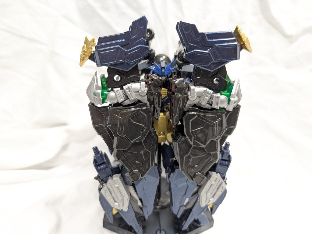 耐久性も高いため盾としても使用できる設定です。