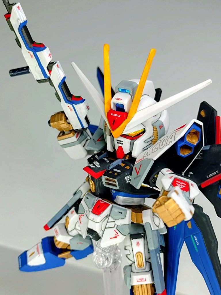 ビームライフルは2丁拳銃スタイルと高出力連結スタイルを再現できるのでポージングの幅が広がります。側面にあった軸棒はカットしました。