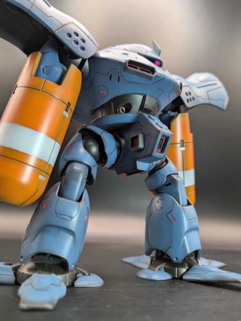 ショルダーアーマー内部のディテールを追加したら、水中巡航形態が出来なくなっちゃいました。