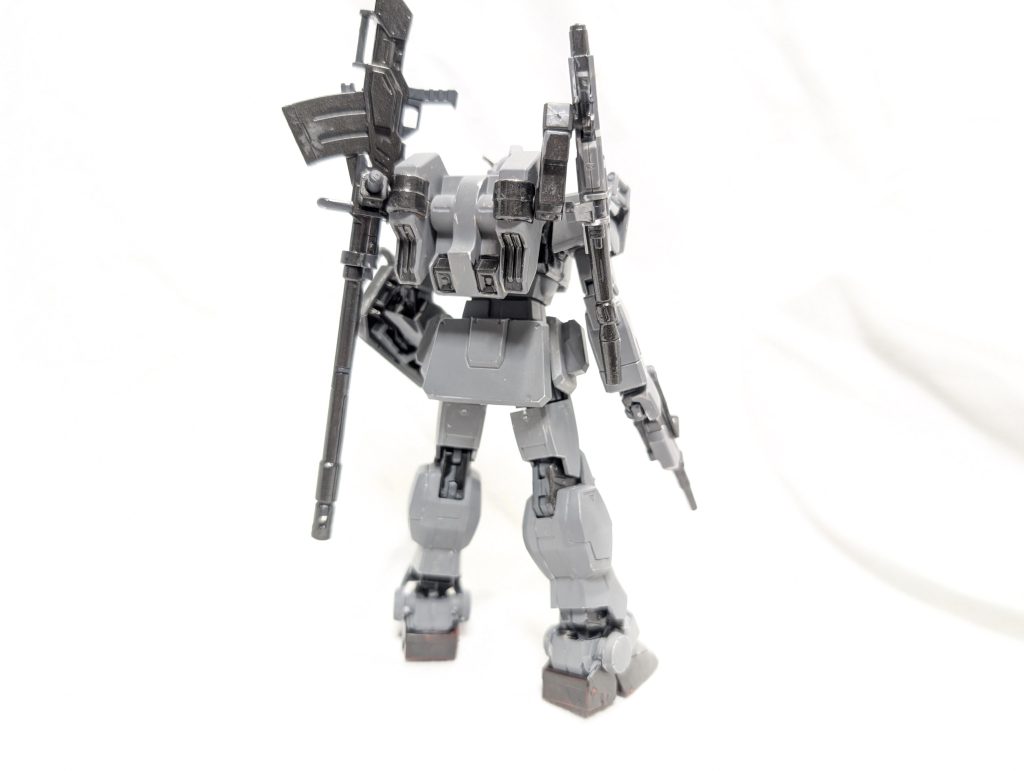 バックパックは、ガンダムシュバルゼッテのを使用しています。設定としては、市街戦を想定して推進機関の改修と武装を交換しやすい様にウェポン・ラック式を採用したと言う設定です。