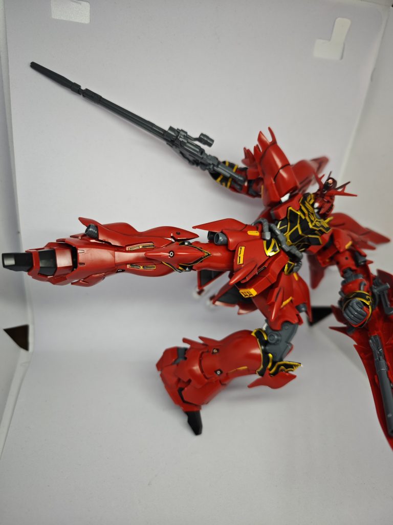 どこぞのシャアキックポーズ。バナージを吹っ飛ばすのに使いましたけどやはり格好良いなぁと思います。