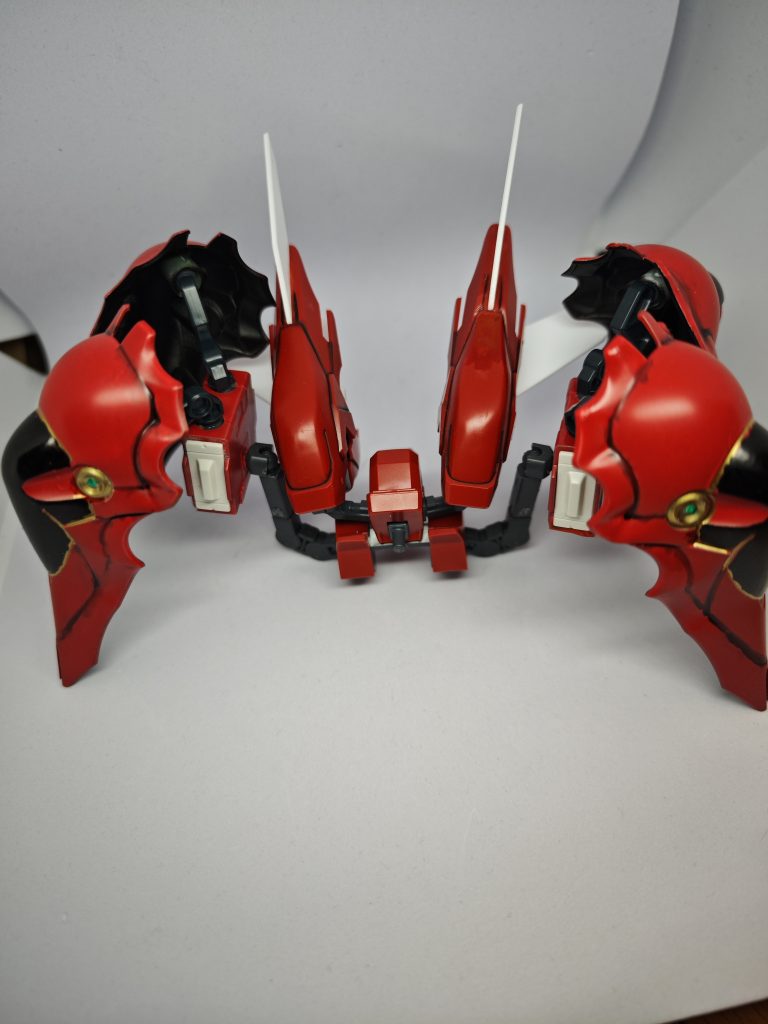 バックパックはこんな感じです。クシャトリアの方パーツからまんま移植した感じですね。