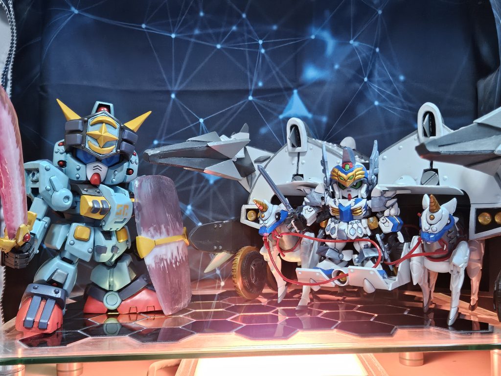 聖機兵ガンレックスはBB戦士史上最大級サイズ 豪華劉備ガンダムをベースにスクラッチ。前に制作したオーキスとツーショット。