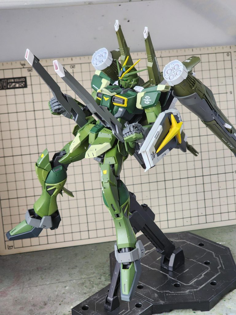 レールガンが4門に増加。