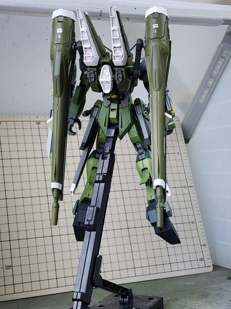 設定新型バッテリーの性能検証用にあえて火力を過剰に増加させた機体。チェストフライヤー胴部にカリドゥス、レッグフライヤー両腰部にレールガンを追加。更に右腕にはビームシールド発生機を増設し、シールドにも同型の発生機を取り付けている。胴体部カリドゥスからの熱保護のためコアスプレンダーキャノピーは耐熱素材となっている。