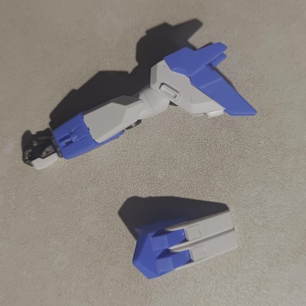 落ち着いたので久しぶりに再開しました。仕事の内容が少し変わりその習熟に追われてまい。EGのνガンダム塗装途中で放置してます(gundam-kao9)ぼちぼちならしも含め、手を動かそうかと表面処理と筋彫りをちまちま進めてます。手の動きが確認できたら塗装に戻ります。（3枚目）