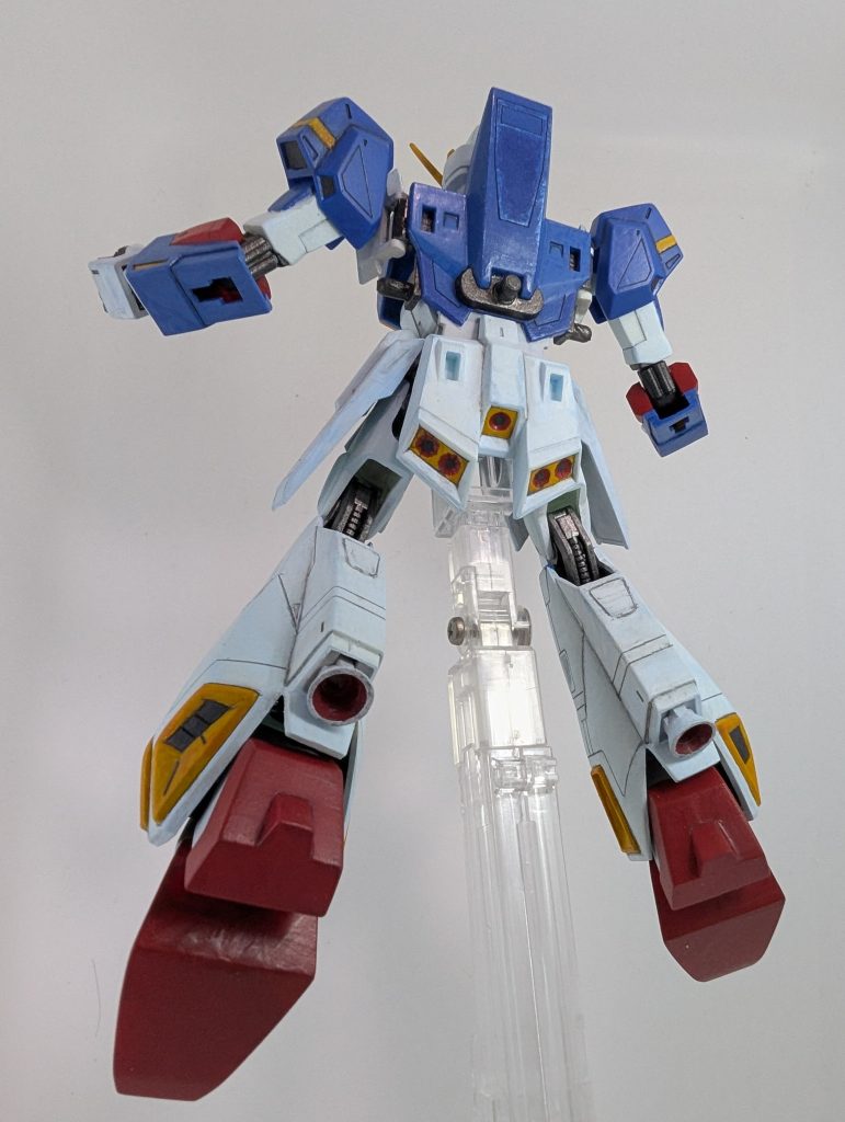 ゼータは付属品が無いバックショットが個人的には好きだったりします。&nbsp;妄想設定Zガンダムはグリプス戦役と第一次ネオ・ジオン抗争でエゥーゴの中核をなしたとされる可変型MSである。0089年のアクシズ内の戦闘で大破し放棄されたが、地球連邦軍によるアクシズ接収の際に同機を回収しデータ収集のもと技術運用等の研究に用いられたとされる。そして0090年代初頭。後継機の１つとされるリ・ガズィの完成をもってその役割を終えたため完全に解体される予定だったが、資料として非常に高い評価もあり復元の上で保存されることとなる。だが当時から互換性が無いパーツで構成された箇所やブラックボックス化されたシステムも多い機体であるため、連邦軍はもとより開発と製造元のアナハイム・エレクトロニクス社も完全な復元はコスト面も含め不可能との結論に至った。結果として、派生機かつ現役で運用されているZプラスの技術やパーツを用いて不足箇所を穴埋めされ再現した機体が本機である。資料としての機体のため、宇宙世紀100周年や一年戦争終結30周年をはじめとしたメモリアルイヤーでの展示、そしてデモンストレーションの場面に披露されたという。また、展示されるごとにリペイントされるためか必ずしも塗装デザインは同一ではない。・・・らしい。&nbsp;シンプルに仕上げるのが難しいと感じた今作。のんびりチョコチョコの製作でしたが楽しかったです。ご覧いただきありがとうございました。以下、工作前のつぶやき