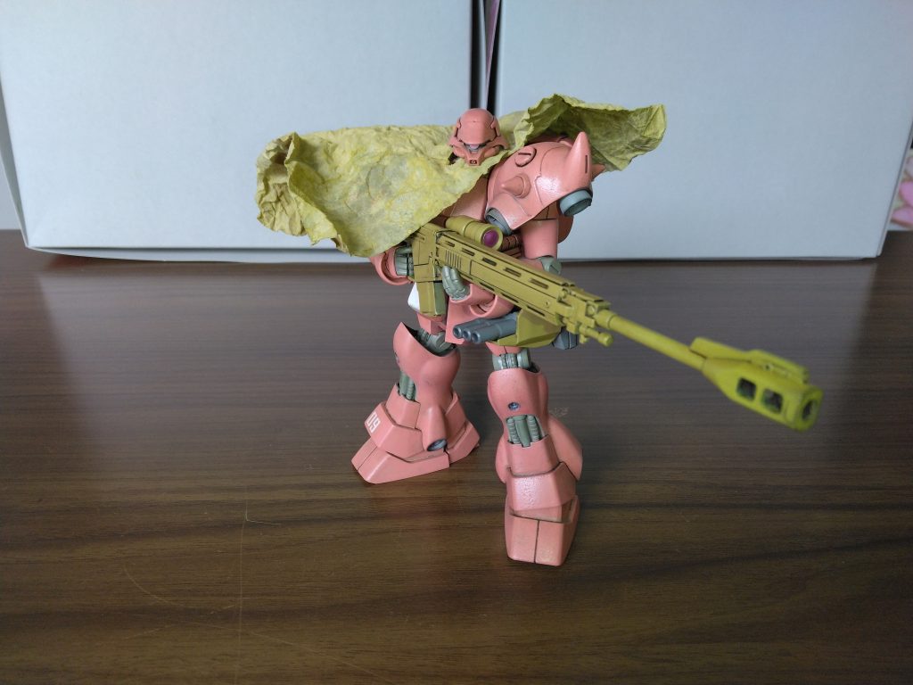 四番機「ドロセル4」　女　二十代前半サイド3の養護施設で育った戦争遺児。黒髪のショートカット。「ドロセル1」達によって学費を援助され、荒事とは無縁の人生を歩む筈であったが、無理矢理押しかけるようにHC社に入社し、天性のカリスマ性と類い稀なMSの操縦センスで瞬く間に「ドロセル」チームのメンバーとなる。連邦、ジオンへの敵意はHC社構成員の中で最も強い。