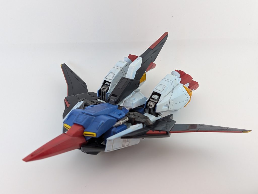 ウェーブシューター格好良い。けど、下半身が特に簡易的な変形の印象。踵の変形やふくらはぎカバーの移動なし。ビビりちらしながら変形させましたが最新版HGはその点どうなのでしょうか？