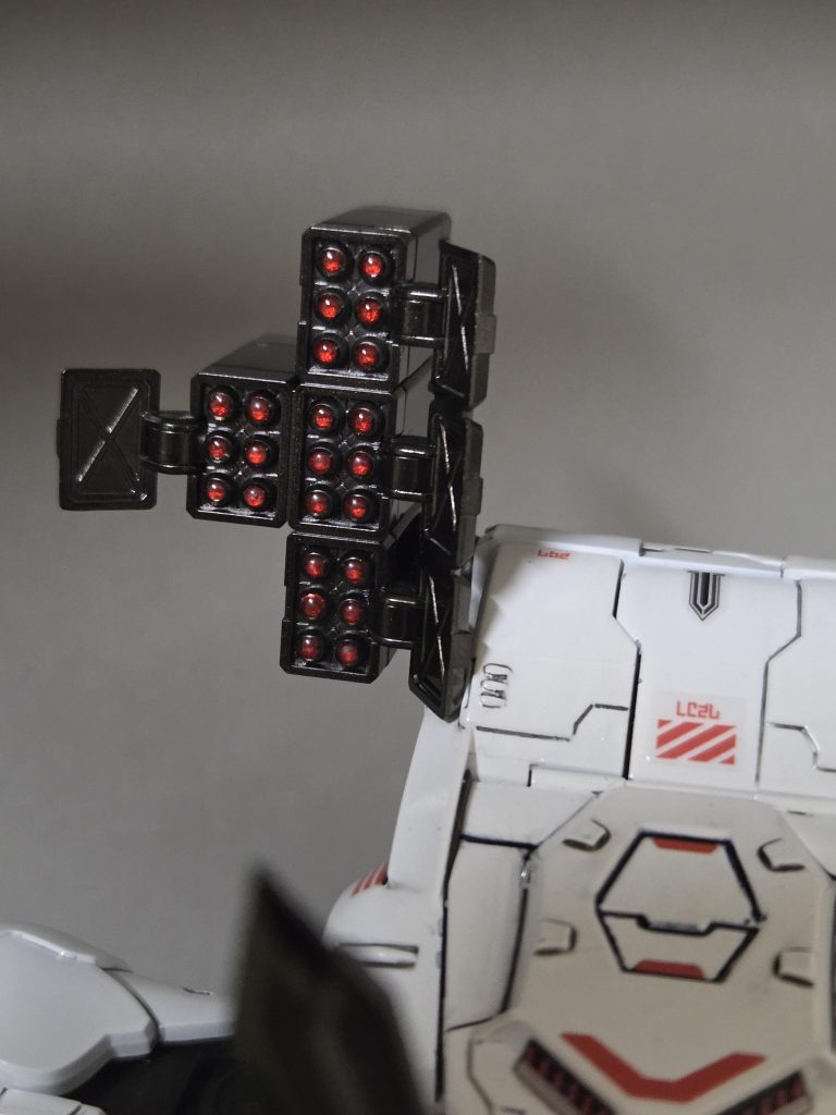 ミサイル弾頭は、レジンで覆ってます。