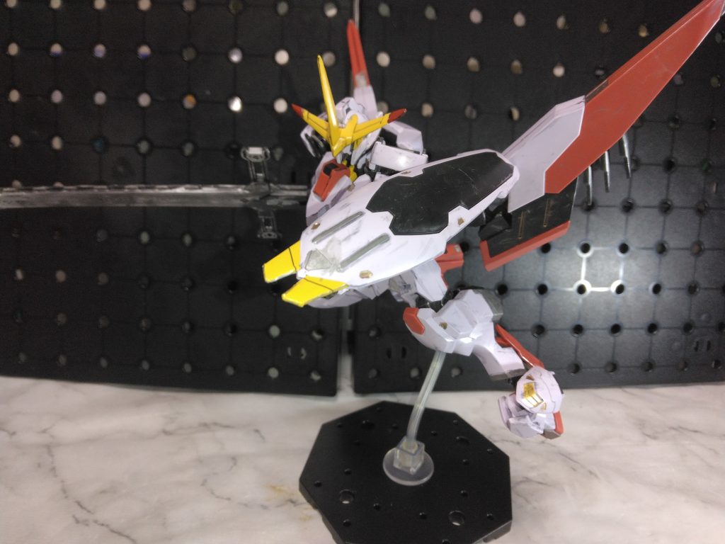 シールドにクローが付いていると、殴りポーズがしたくなる。