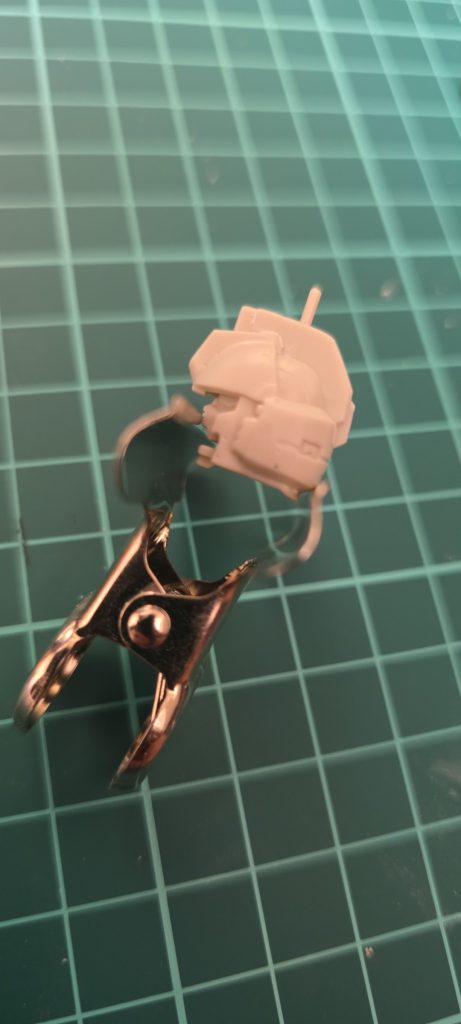 顔ついてるの忘れてそのまま合わせ目消ししたおバカさんです。筆塗りだから目なんとか塗れました…