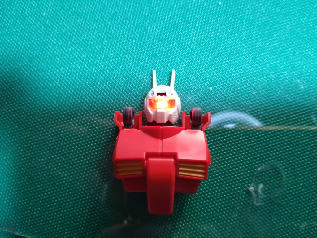 バイザーのクリアパーツを自作して赤くしてみました。