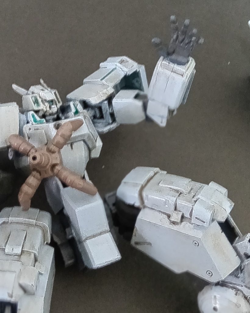 BETAに襲われるファントム。衛士(パイロット)の悲鳴が聞こえる……