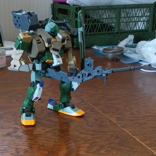 180mmキャノンもどきとミサイル。シールドはサブアームで保持。（4枚目）