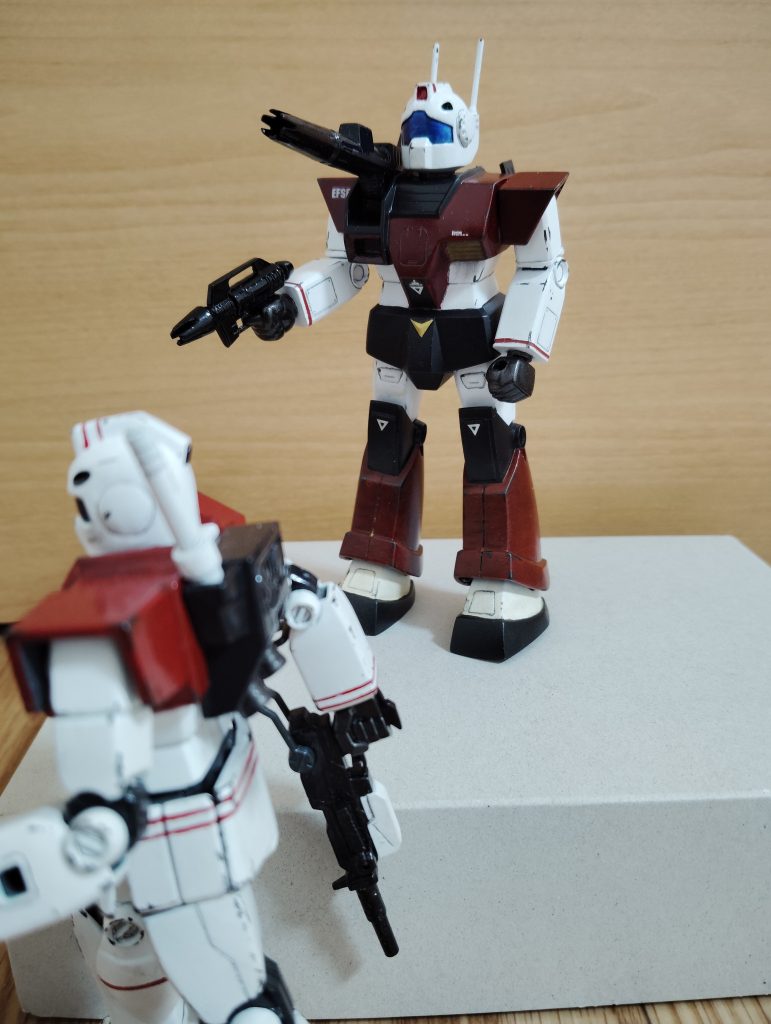 最後までご覧いただき、ありがとうございました。 今回は私の79番目の投稿ということで「79といえばRGM-79。 ここはジム系で行くしかない!」と考え、ガンダムと並行してジムキャノンを製作し始めたのですが、途中でパッケージを見ると型式番号が「RGC-80」であることに気付いてしまいました・・・。 オマエ0079年製じゃないんかいwwww とはいえ、今回ジムキャノンを製作したのは、これから80投稿目記念作品として製作したい機体群の試作品というか、旧キットMSVのジムキャノンの具合を確かめたかったから、というのもあります。 ストーリー投稿に連載(?)している新型武装も含め、なんとか2026年最新作に間に合うように製作を進めたいと思います。 最後になりますが、本作品をご覧になっての感想などいただけますと幸いです。