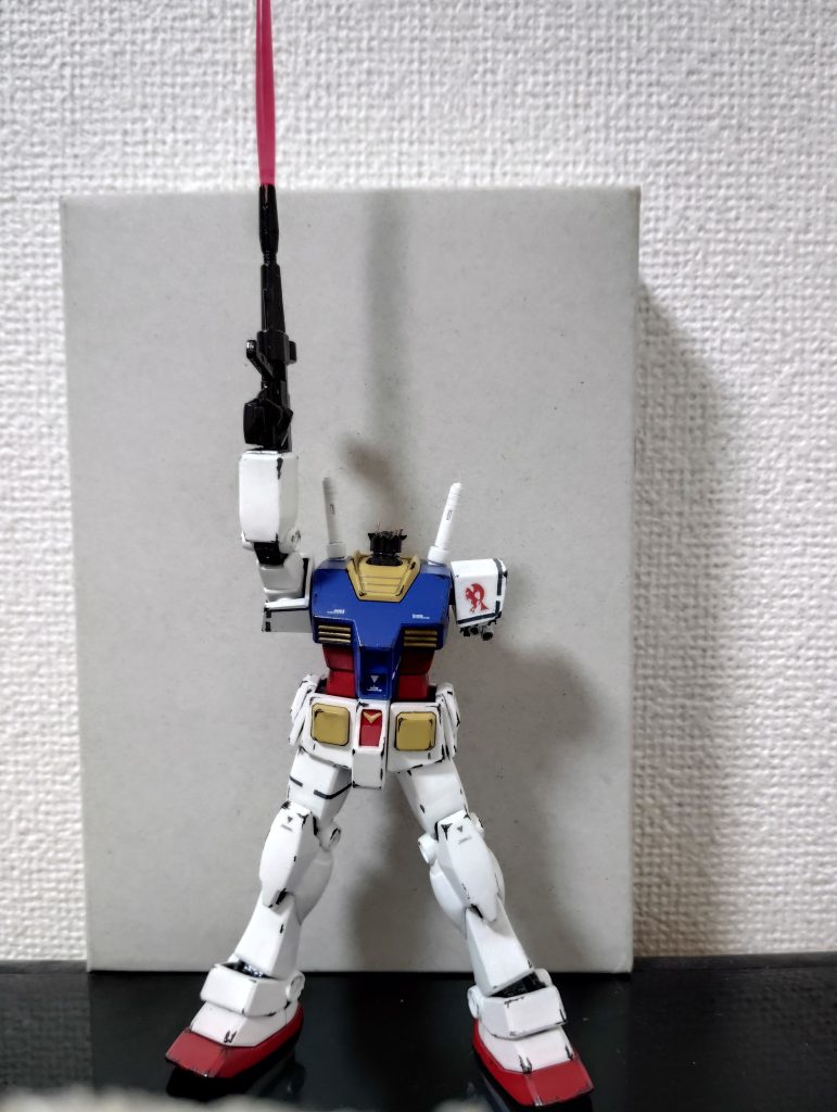 　最後までご覧いただき、ありがとうございました。　ガンプラを作り始めて２７年、実は「初代ガンダム」を製作するのは、これが初めてです。　しかしながら、私のガンスタ投稿７８作品目、そして、紅白ガンプラ合戦「白組」としては、やはりこの機体が一番ふさわしいのではないか、と考え、コチラの作品を投稿することにしました。　ちょうど年末ということもあり、ラストシューティングにはふさわしいタイミングになってくれたかな、とも思います。　最後になりますが、本作品をご覧になっての感想などいただけますと幸いです。