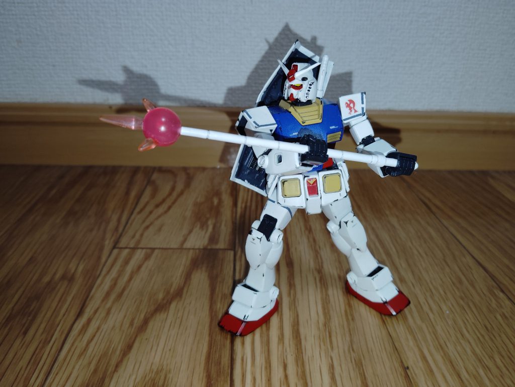 　ビームジャベリンです。　コチラはHGUCジムのビームサーベルを加工し、先端に中古ショップで買ったアクションフィギュアか何かに付属していたビームジャベリンのエフェクトパーツを装着してあります。　個人的に、ガンダムの武器でこれが一番好きかもしれません。