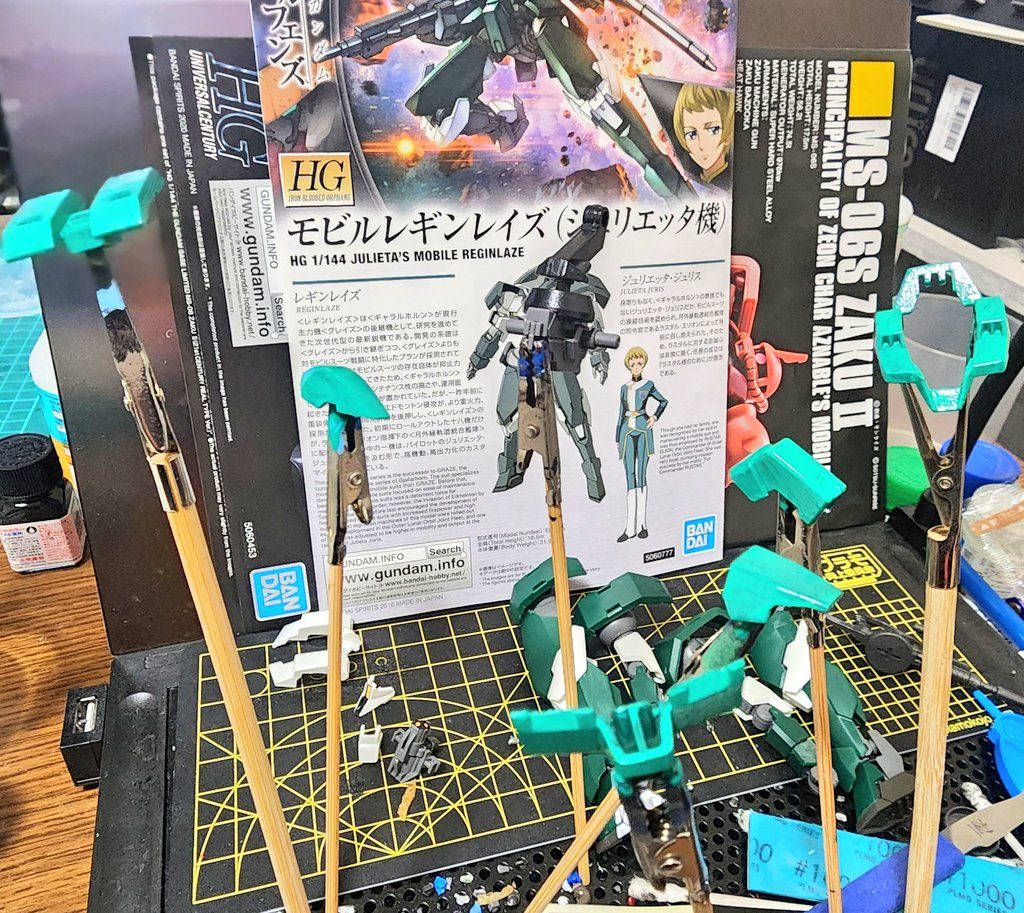 エメラルドグリーンは化粧スポンジで3度塗りしました(笑)