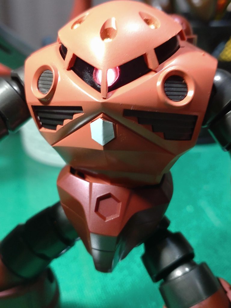 モノアイを光らせることに成功できました!