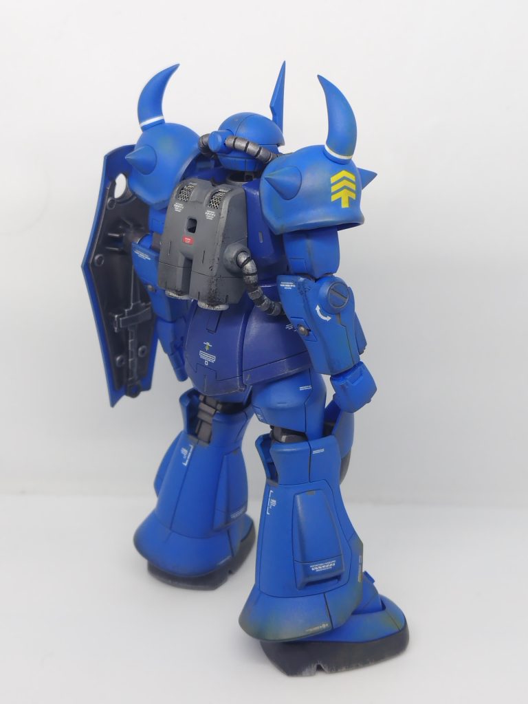 バックパックは一部開口してメッシュ化。