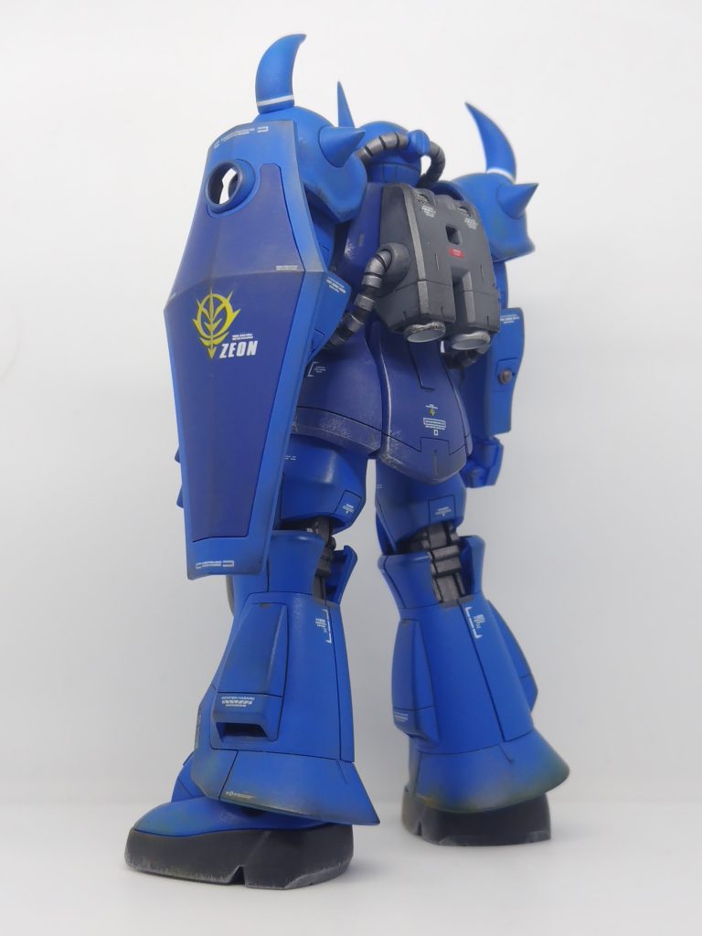 脚のスラスタ部分も開口しています。