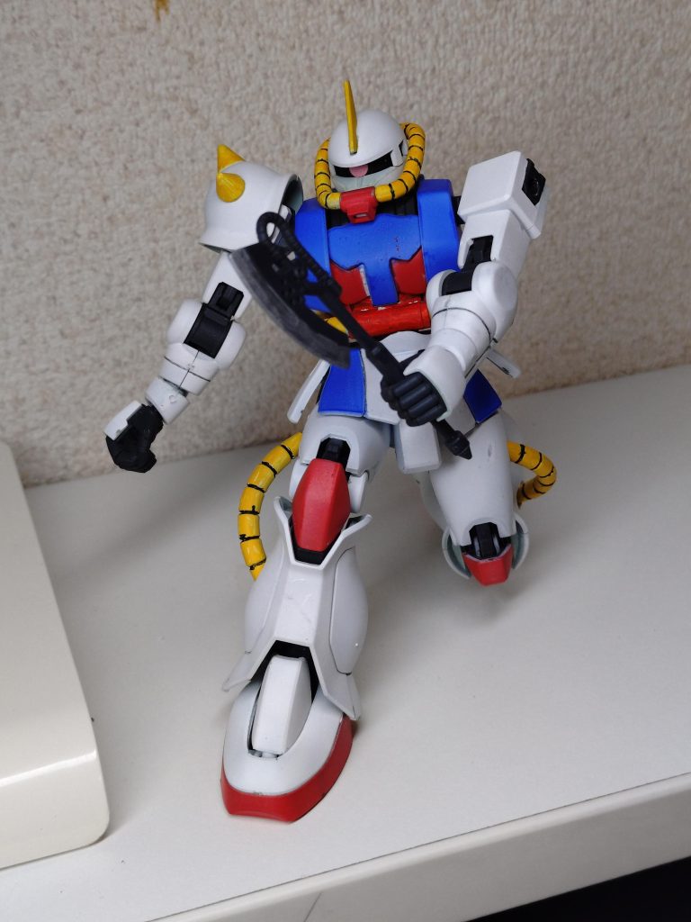 それなりに関節の可動はあるので、原作再現も少しは出来るなぁと。(ガンダムの方ね)