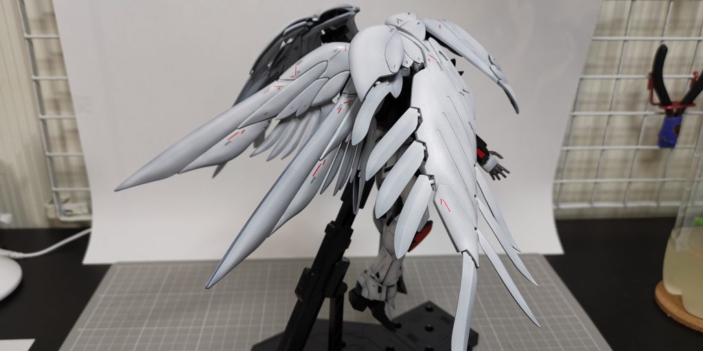 有機的で無機的な羽がステキ。初めてこれ見た時は《ガンダムに羽が…?》って衝撃を受けました💥