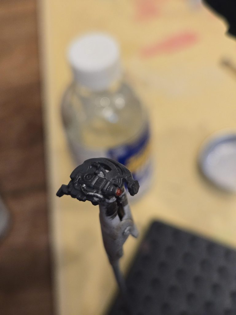 グレーで塗装した後軽く塗り分け