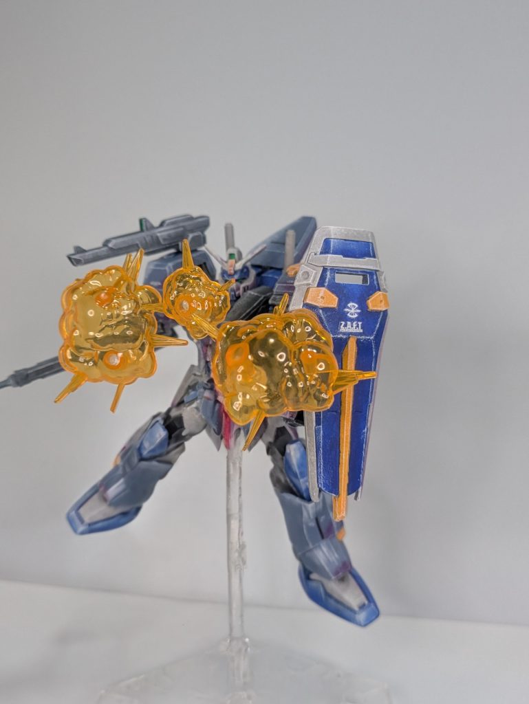 爆煙に包まれるデュエル撃墜されたかと思った次の瞬間