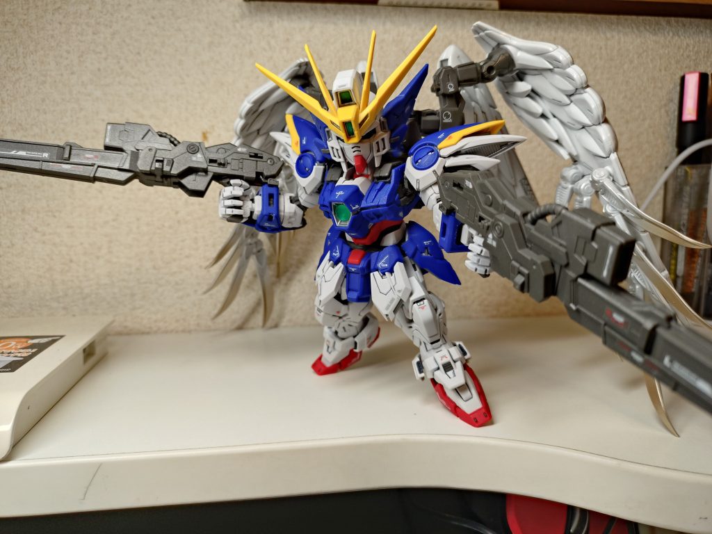 いい加減アクションベース用意しなきゃだなぁ。こいつは翼がスタビ代わりにはなるけども。