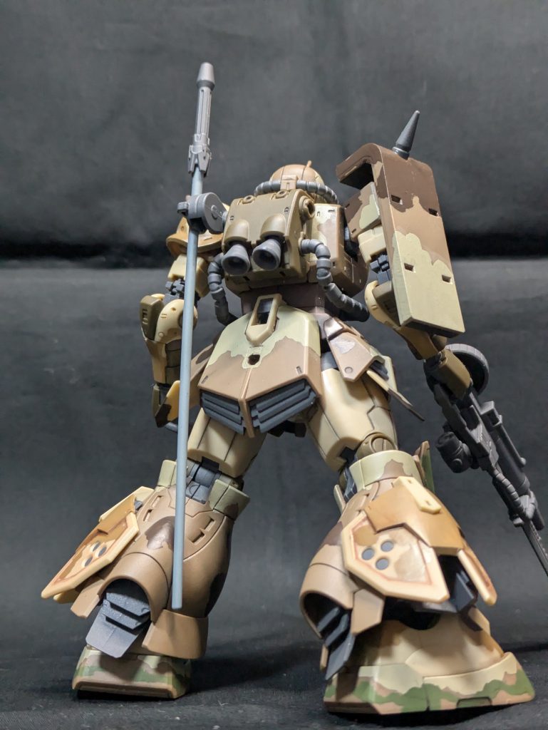 隊長機エグバ機。迷彩、当初デカールでやろうとしましたが曲面に馴染まず破れてしまったので、塗装でやっております。