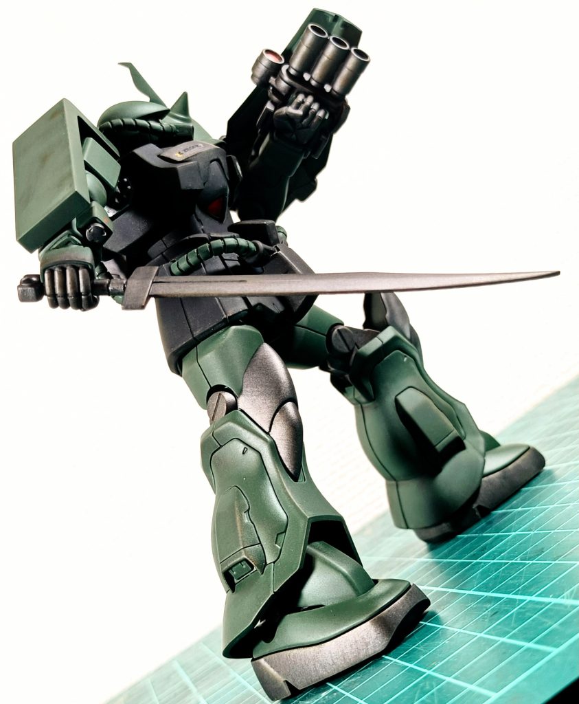 俺の後ろに！なアングルガンメタ部分は筆の名残があるけど、傷っぽくて逆に良き…かな？