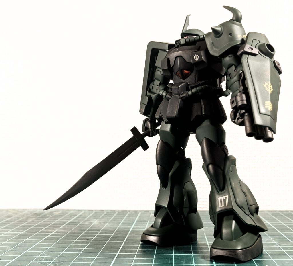 以上、HGUCグフカスタム筆塗り全塗装でした。最後まで見てくれた方へ感謝(gundam-kao3)ここまでやってみると流石に筆塗りへの抵抗感も無くなりましたし、金欠生活が続きそうなのもあって、しばらくは筆塗りメインでやっていこうと思ってます。方針も紅白出場も決まったしやる気出してやって行くぞ！ってことで、よければ次も見てってくださいな(gundam-kao7)