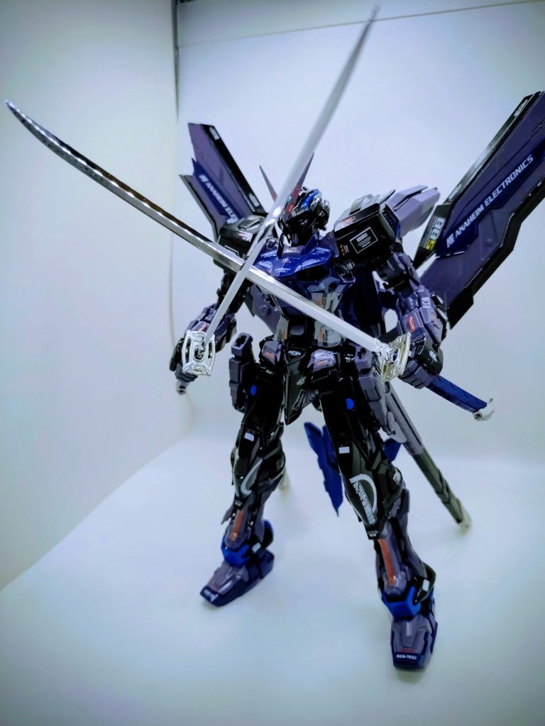 二刀流(笑)武士のイメージなのか、ライフルらしき武器は無い?たぶん(笑)