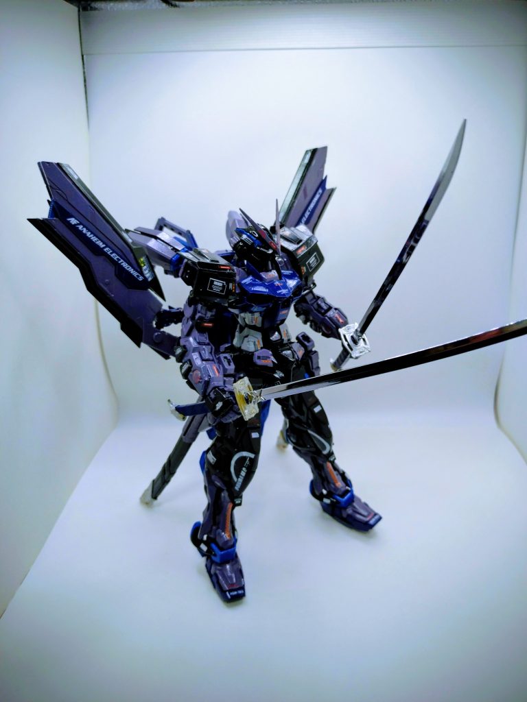 今まで作ったガンダムとはまた違った斬新さがあり、これはこれでハマりました(笑)