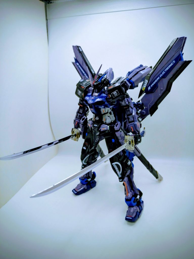 ん〜、ライフルに頼らない武闘派のガンダムって感じします。