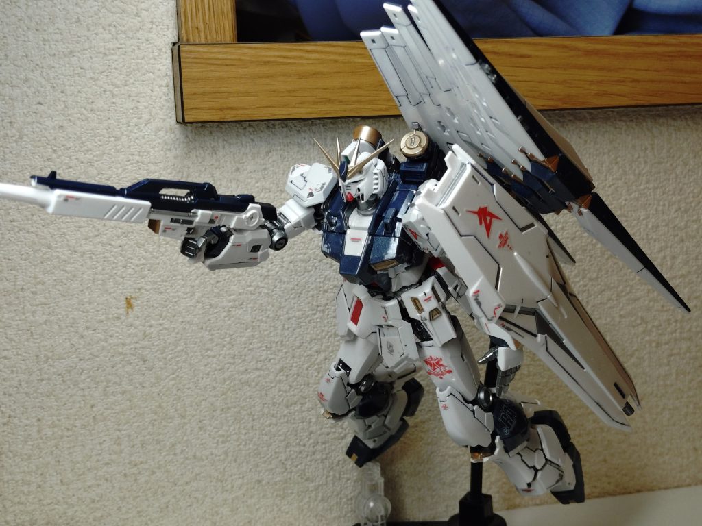 首周りもしっかり上がるので、飛行ポーズもしっかりキマります。下向きで飛んでると変だもんね。