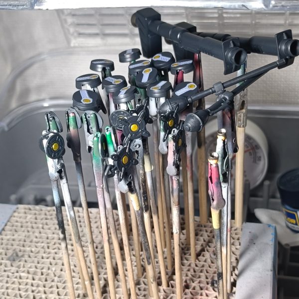 希望通り紅組に入れたみたいやけど…、ランダムだったみたいだし…アブねぇ…(gundam-kao5)まぁこれで予定通り！紅いやつの製作続行！…某ソシャゲの最終章もあるんで、やれるうちにやれることをね。（2枚目）