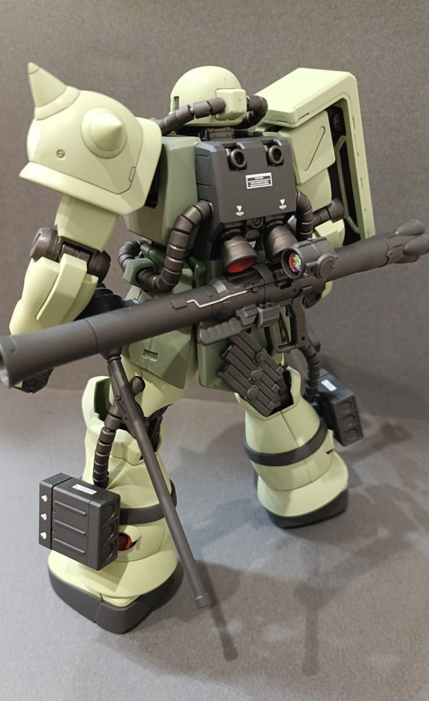 武器は全部取り付けたかったので、マシンガンの予備弾倉はジャンクパーツと差し替えました。