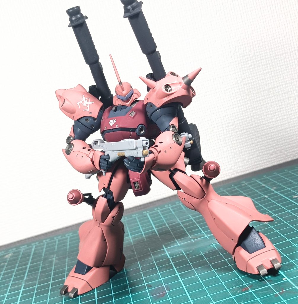 ショットガン構え。HGケンプは割とスムーズに構えが取れて良いですよね。