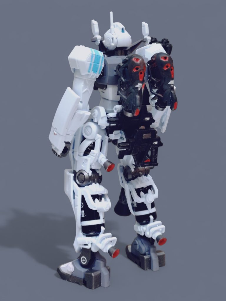 背面。バーニア内や要所を赤く塗ってます。タンクだけ光沢塗装でデカールを貼った上から外装を付けて、ゲルググの一部ではなく、交換可能なボンベ的なものである雰囲気が出せたらな、と。バックパックは後ハメ加工して先に外装をくっつけてますがハメ込み大変だったのであまりお勧めできません。