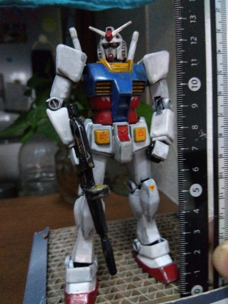 これになりました〜 軽いスジ彫りと色分けをしてGUNDAM感を自分なりに表現してみました\(^o^)/全長13cmです😊