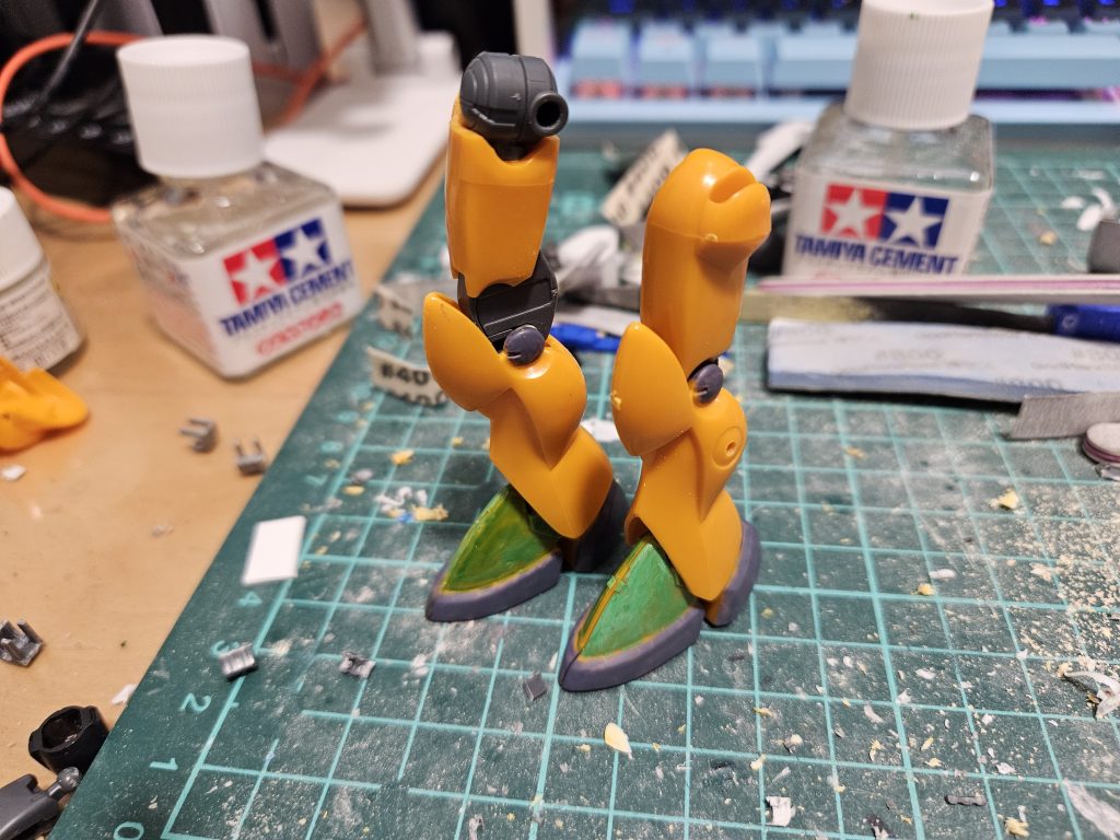 右がBefore左がAfterです。膝関節は後に修正しました。