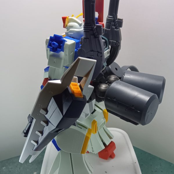 若かりし頃にシルバーのアクセサリーをジャラジャラ付けていた頃があったのですが、その時よく言われてたのが「寂しがり屋さんなんだねー」って言われてんですよねー“骨”　が作るガンプラは最近重武装が多いのですが、寂しがり屋なトコが出ちゃったかなと思う今日この頃です（笑）まぁ、“骨”　のセンスが全開でこうなります左手にシールドも付けてやりました（6枚目）